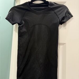 Lululemon Swiftly Tech Short-Sleeve 2.0          Hip Length